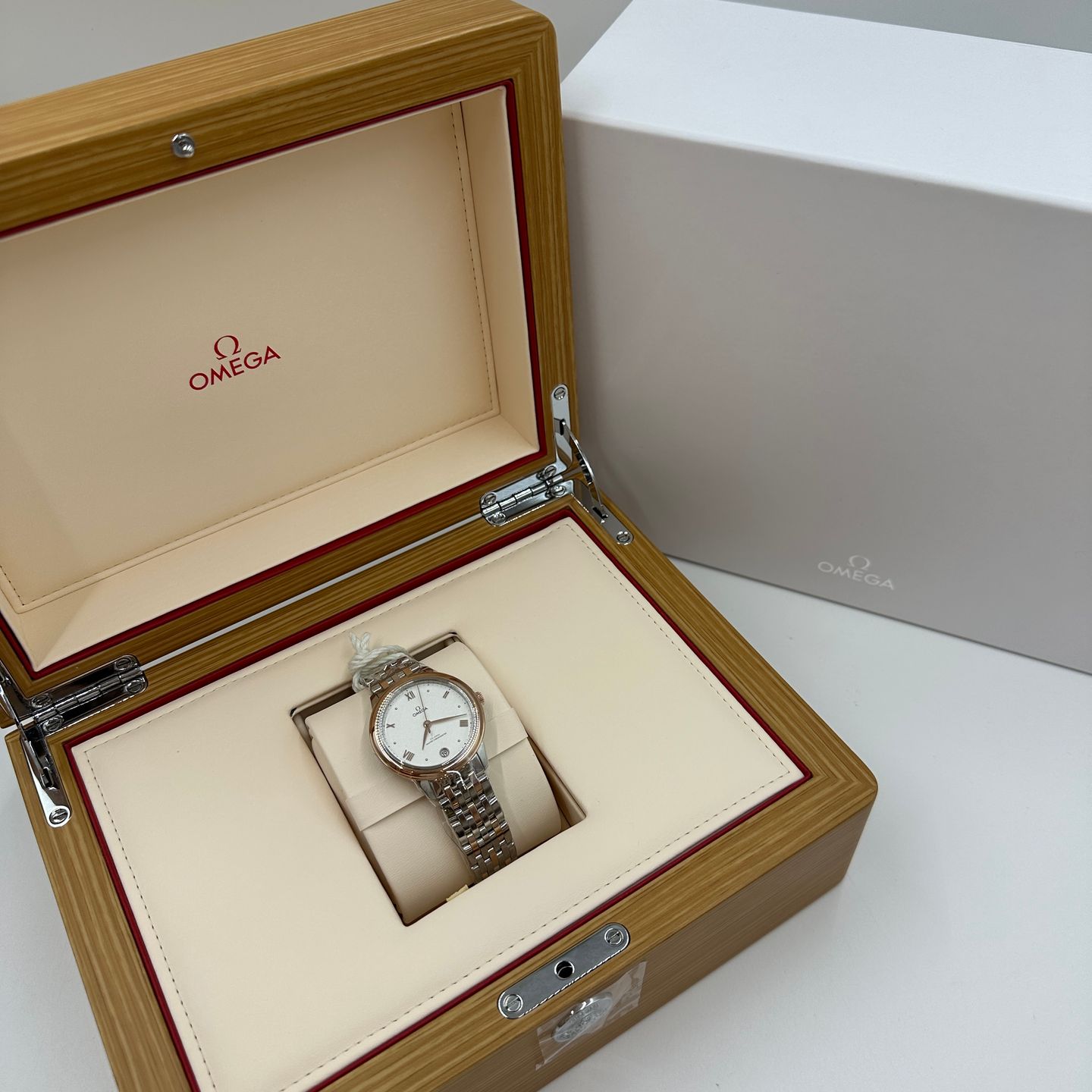 Omega De Ville Prestige 434.20.34.20.02.001 (2023) - Zilver wijzerplaat 34mm Goud/Staal (2/8)