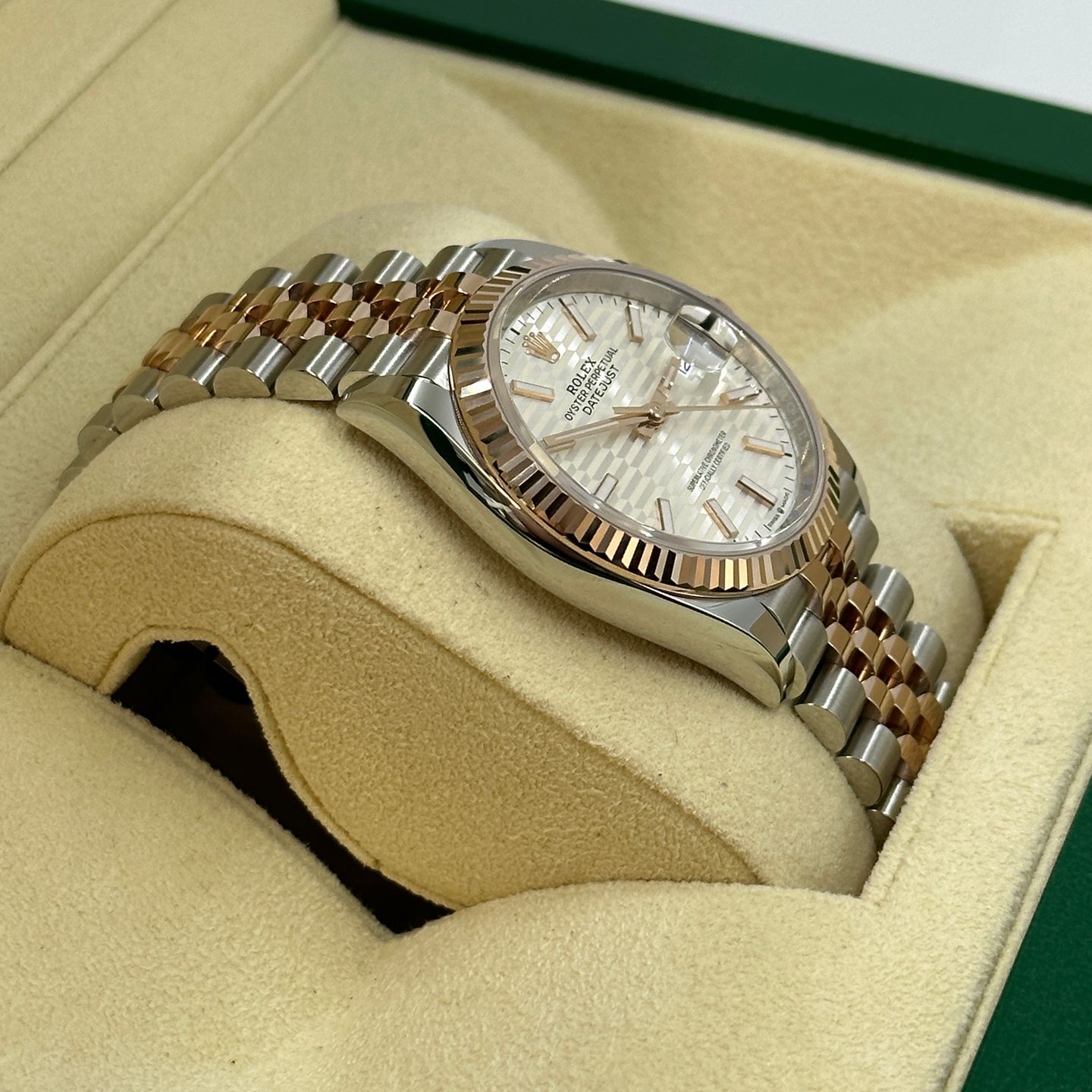Rolex Datejust 126231 SILVER FLUTED JUB - (1/6)