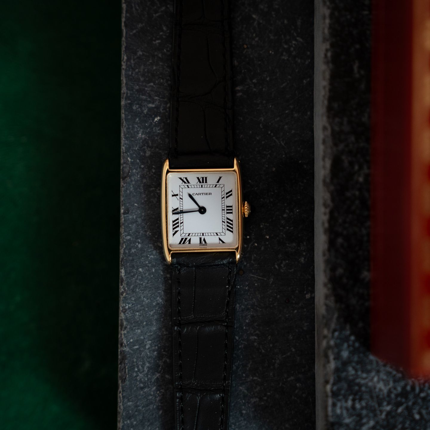 Cartier Tank 96041 (Unknown (random serial)) - White dial 30 mm Yellow Gold case (5/8)