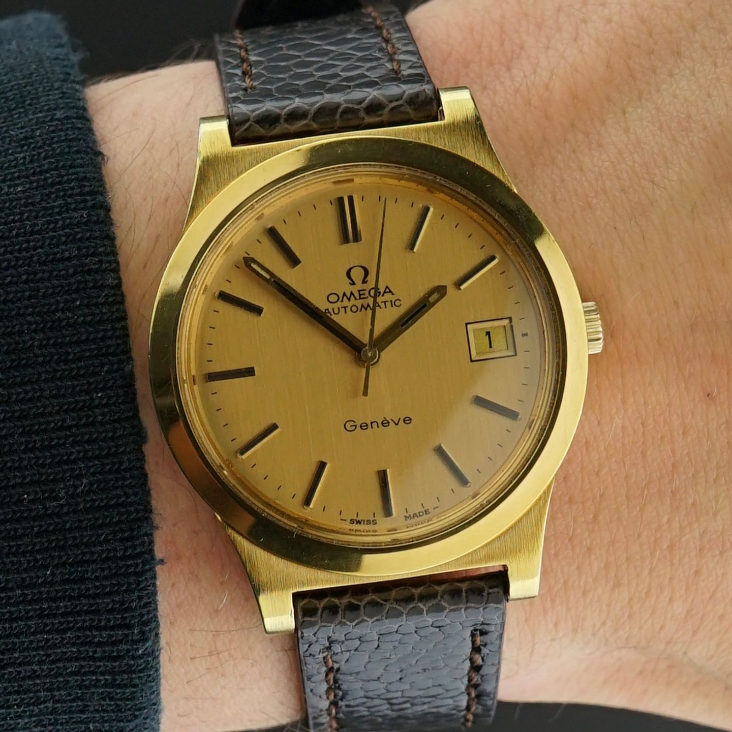 Omega Genève 166.0168 (1974) - Gold dial 36 mm Gold/Steel case (2/8)