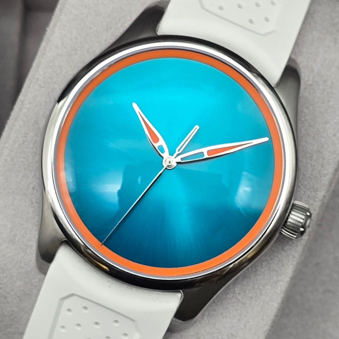 H. Moser & Cie. Pioneer 3201-1202 - (1/8)