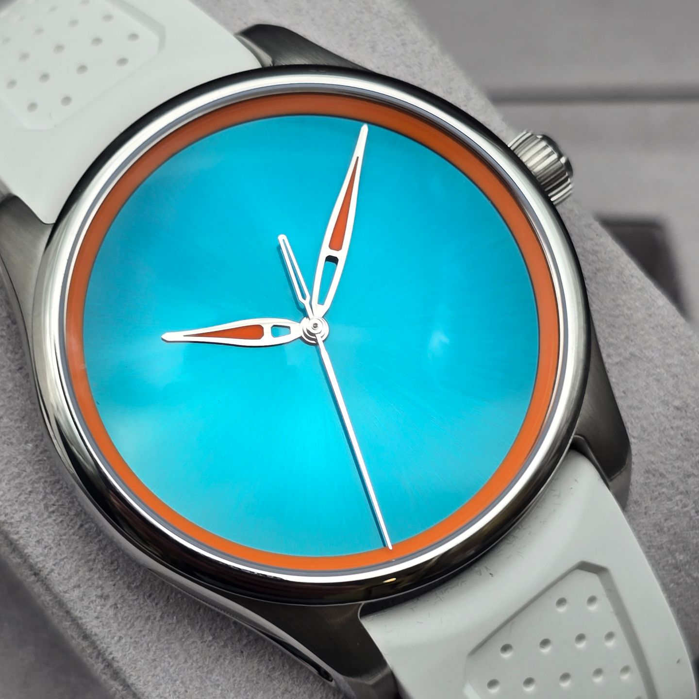 H. Moser & Cie. Pioneer 3201-1202 - (3/8)