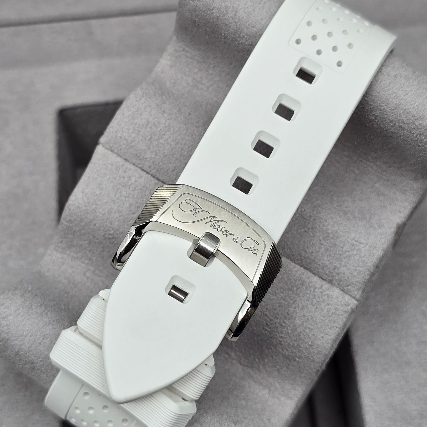 H. Moser & Cie. Pioneer 3201-1202 - (7/8)