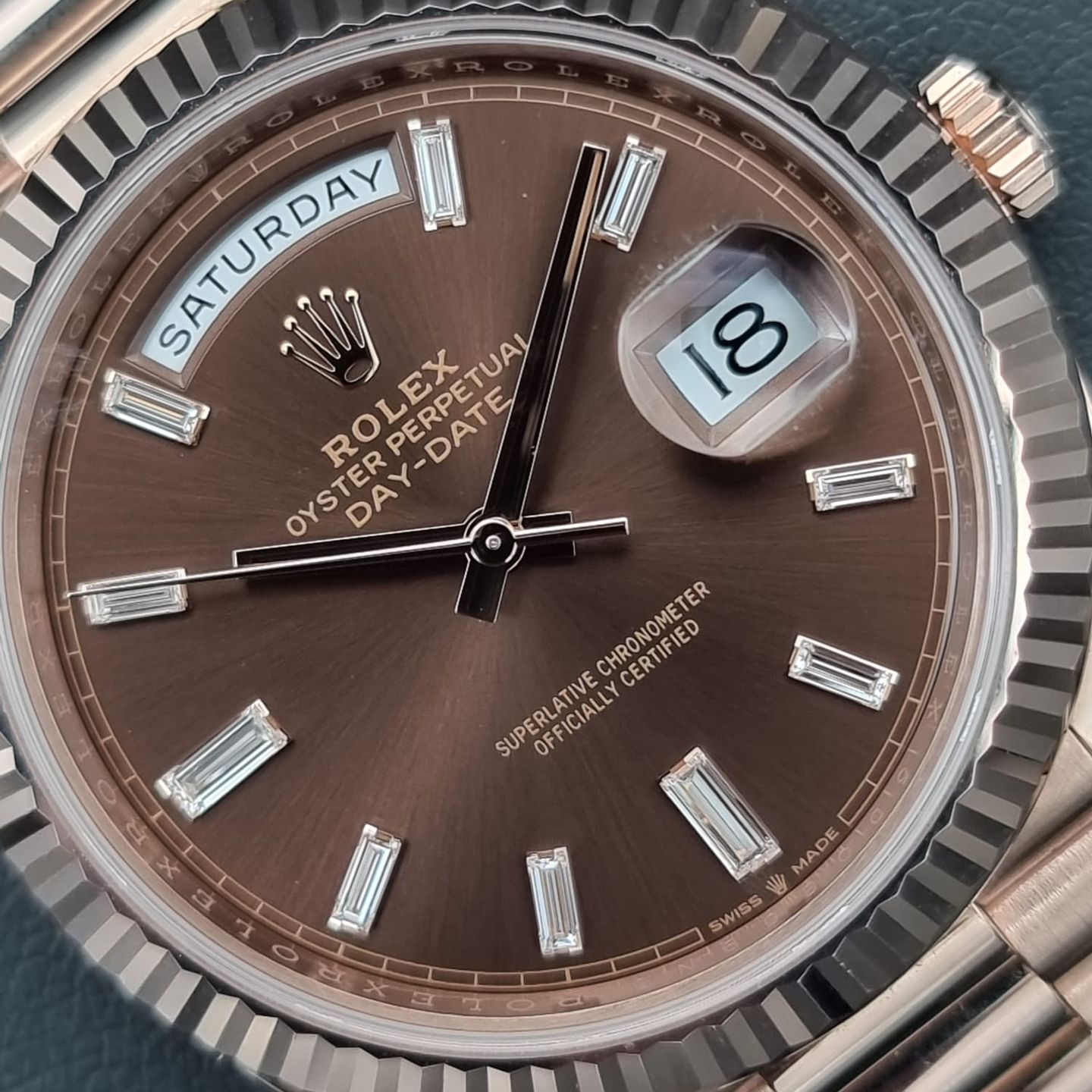 Rolex Day-Date 40 228235 (2018) - Brown dial 40 mm Rose Gold case (2/7)