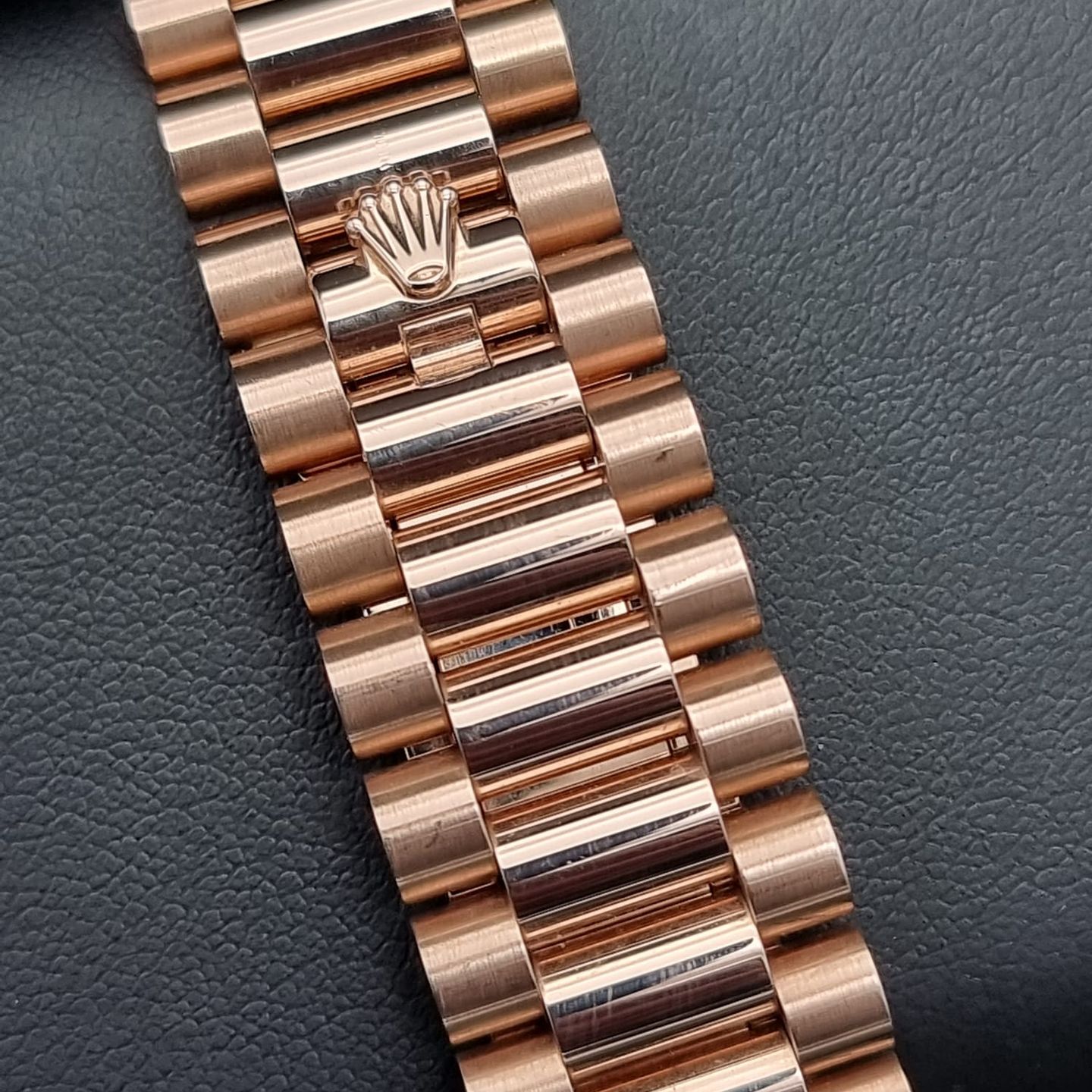 Rolex Day-Date 40 228235 (2018) - Brown dial 40 mm Rose Gold case (6/7)