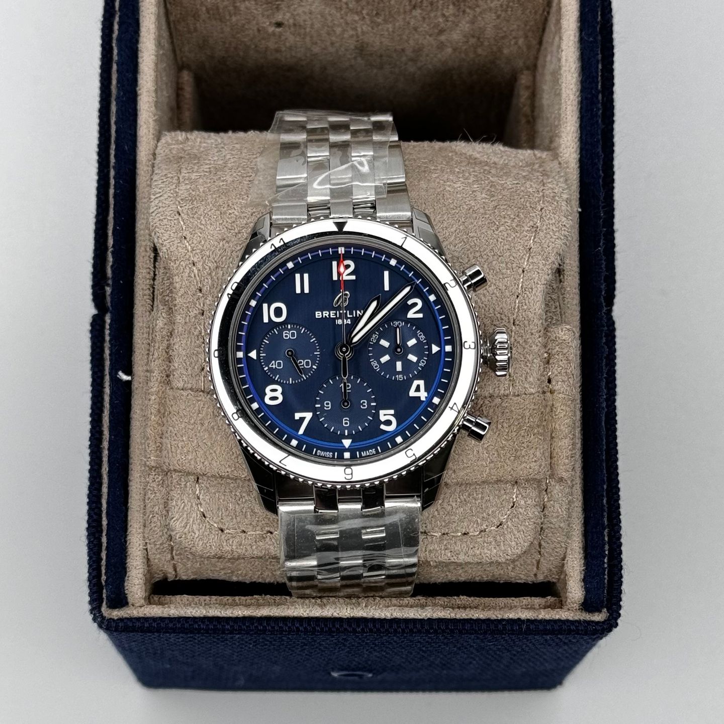 Breitling Classic AVI A233801A1C1A1 (2024) - Blauw wijzerplaat 42mm Staal (2/7)