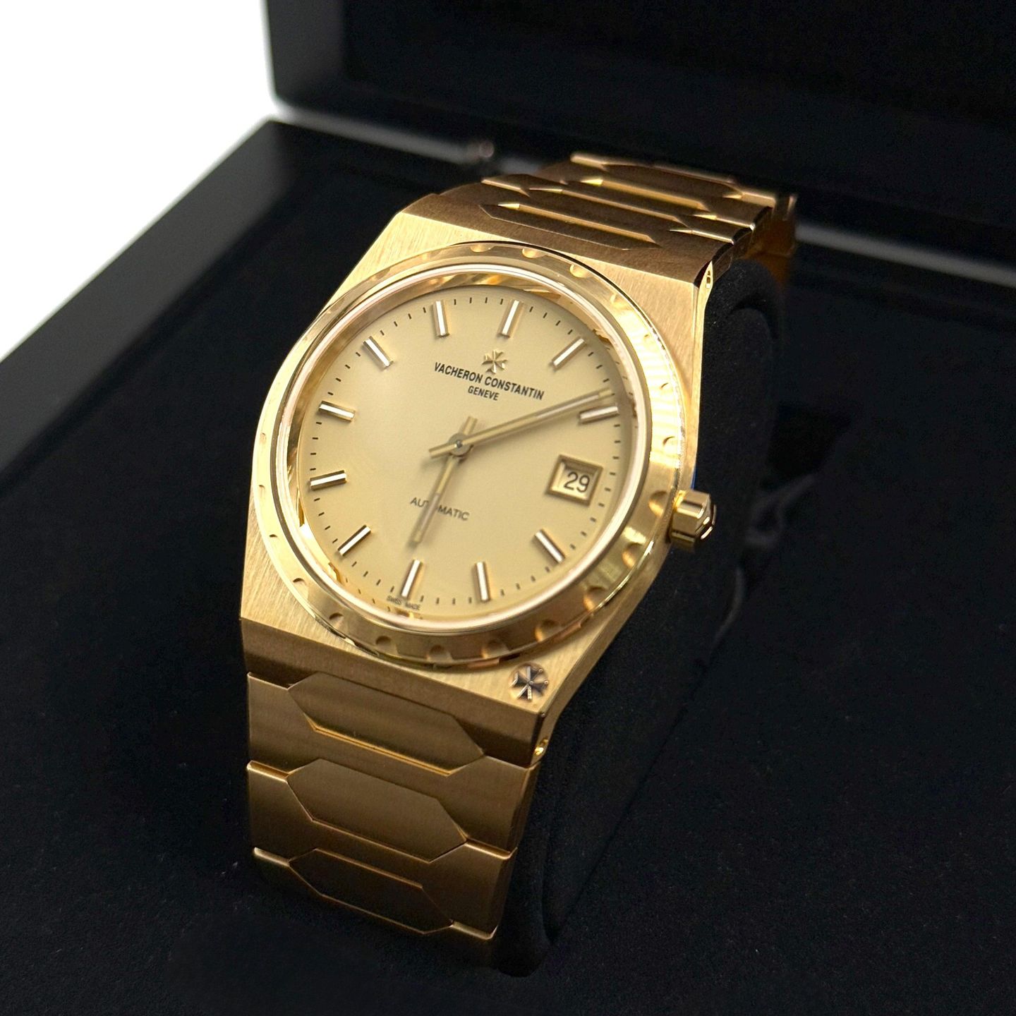 Vacheron Constantin Historiques 4200H/222J-B935 (2025) - Gold dial 37 mm Yellow Gold case (4/8)