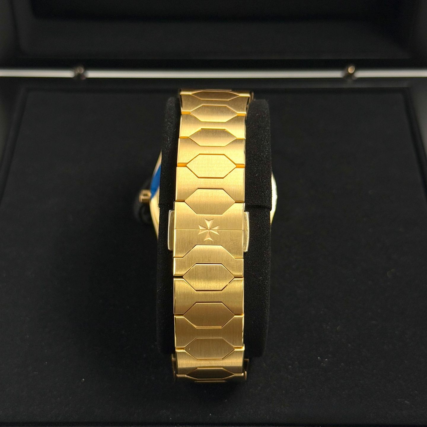 Vacheron Constantin Historiques 4200H/222J-B935 (2025) - Gold dial 37 mm Yellow Gold case (6/8)