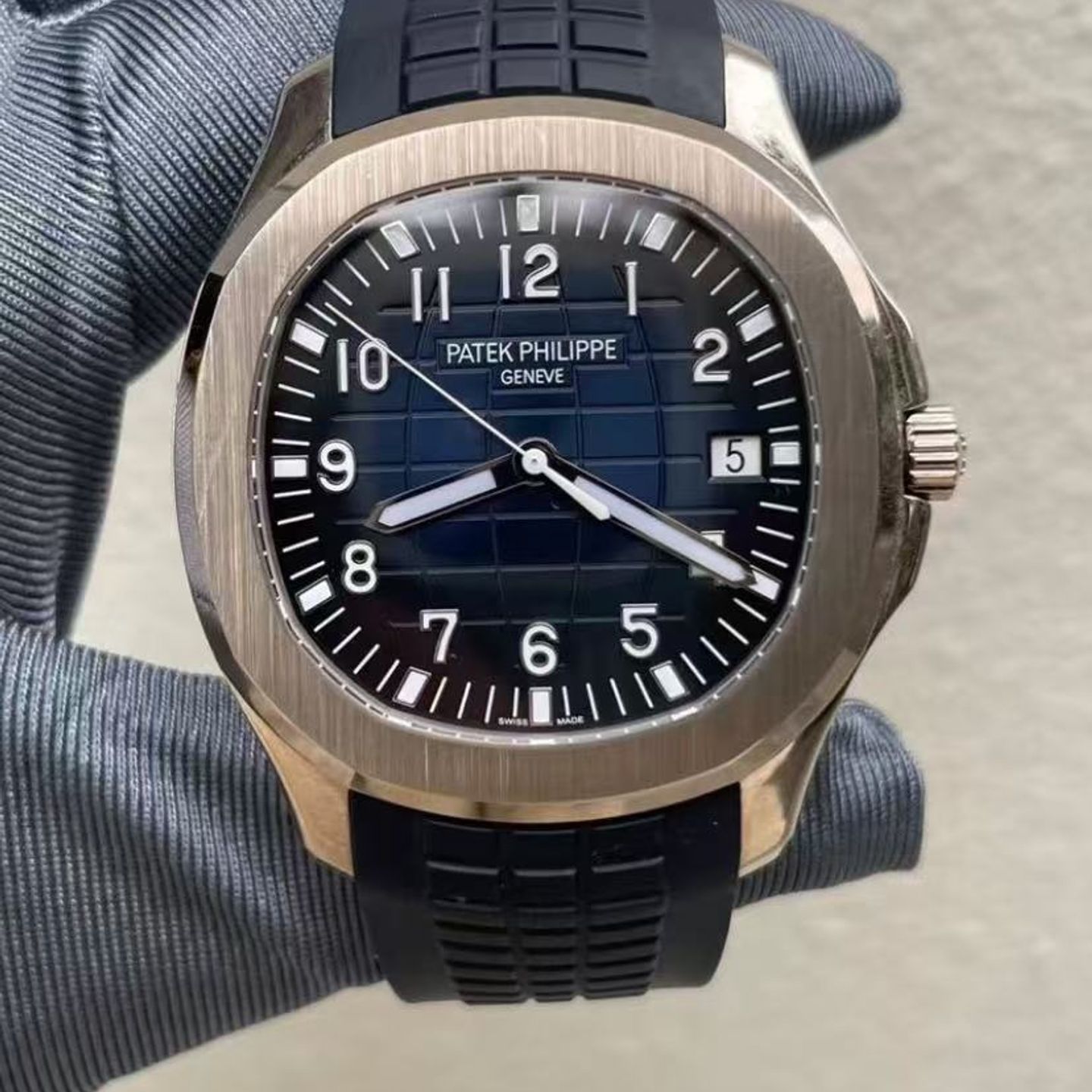 Patek Philippe Aquanaut 5168G-001 (2025) - Blauw wijzerplaat 42mm Witgoud (2/3)