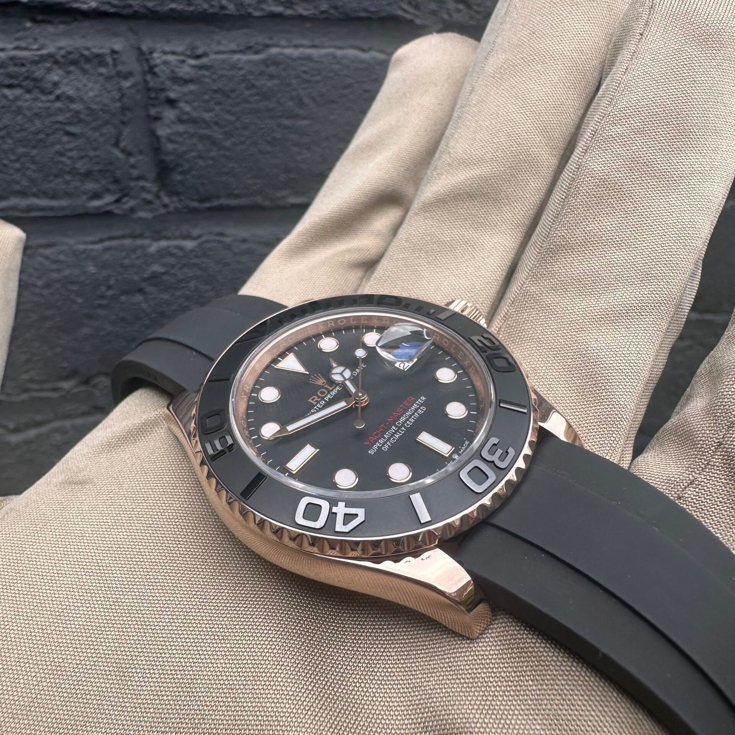 Rolex Yacht-Master 40 126655 (2025) - Black dial 40 mm Rose Gold case (6/6)