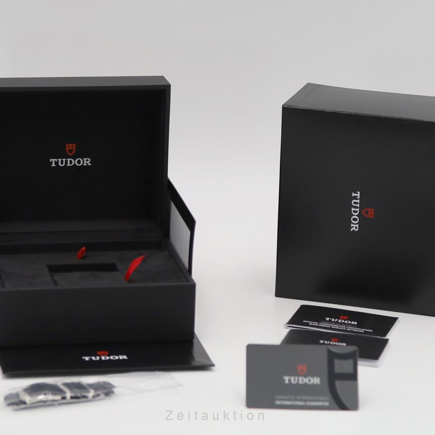 Tudor Black Bay 79230G - (7/8)