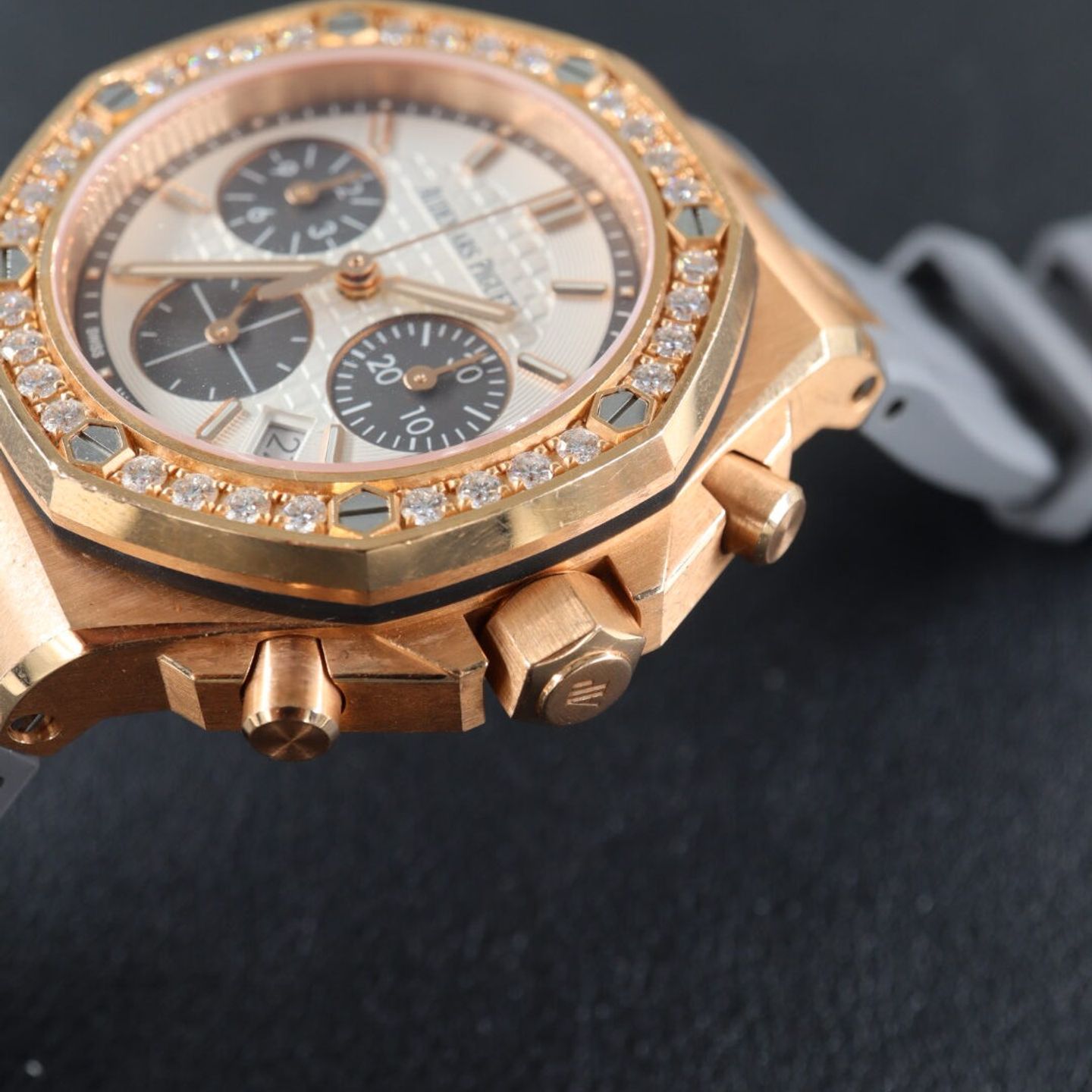 Audemars Piguet Royal Oak Offshore Lady 26231OR.ZZ.D010CA.01 (2022) - Zilver wijzerplaat 37mm Roségoud (3/7)