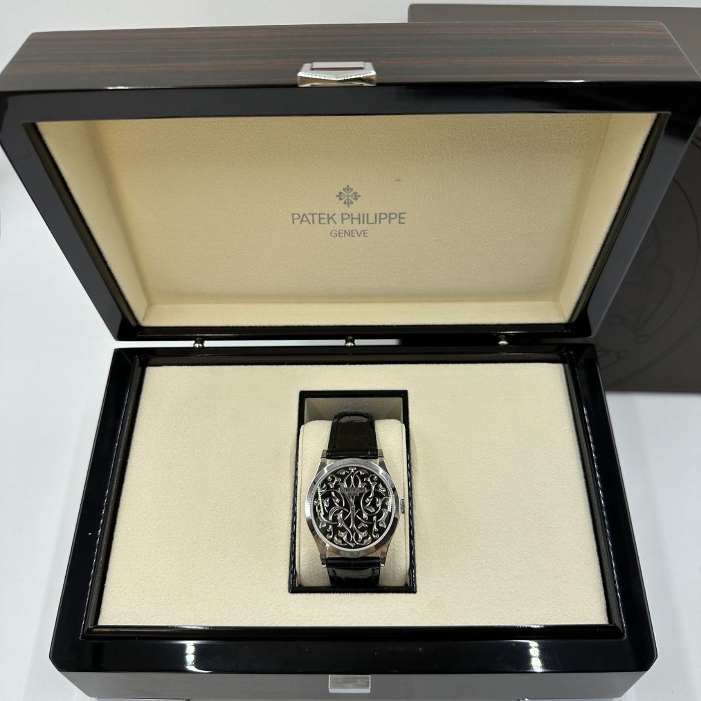 Patek Philippe Calatrava 5088/100P-001 - (4/8)