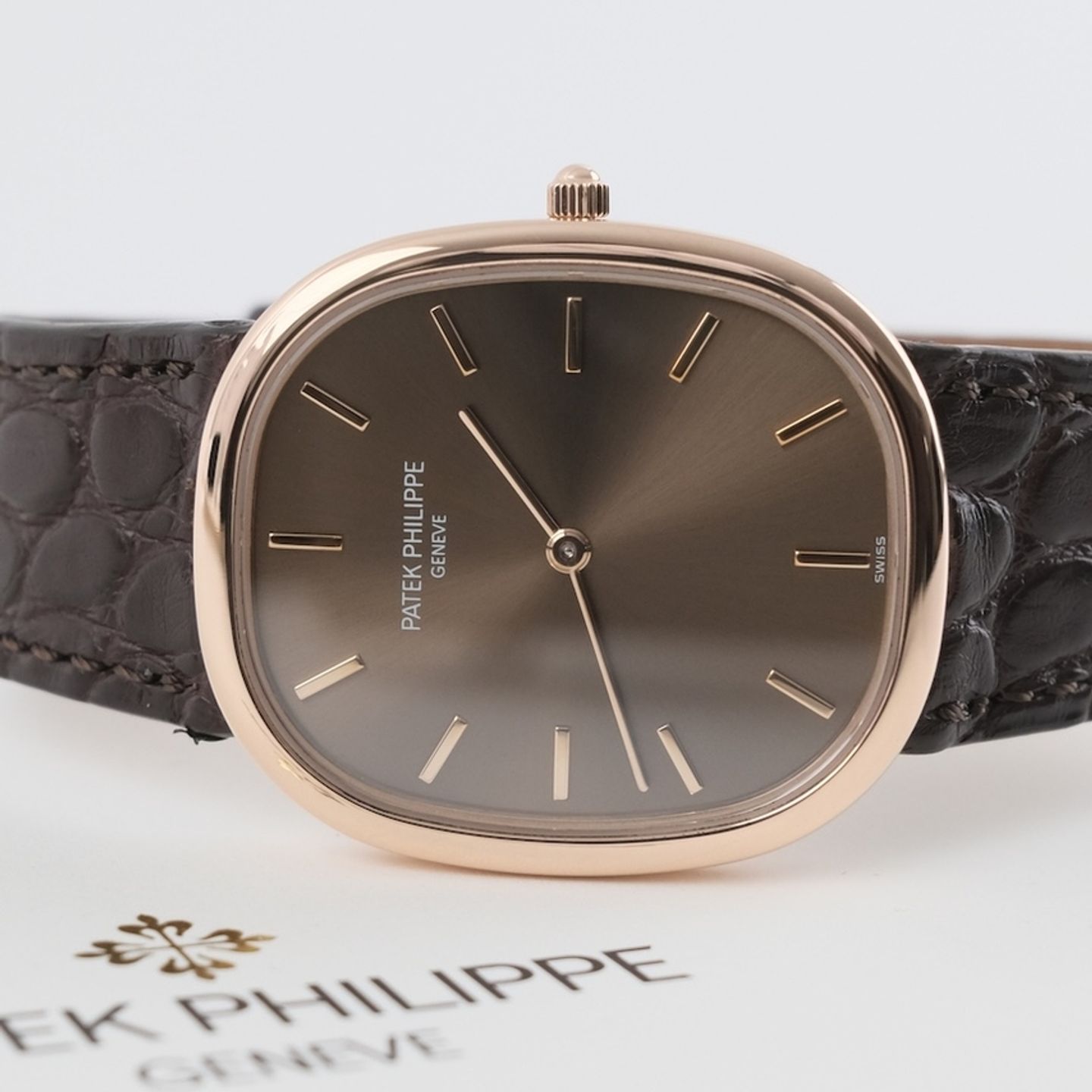 Patek Philippe Golden Ellipse 3738/100 (2007) - Brown dial 32 mm Yellow Gold case (2/8)