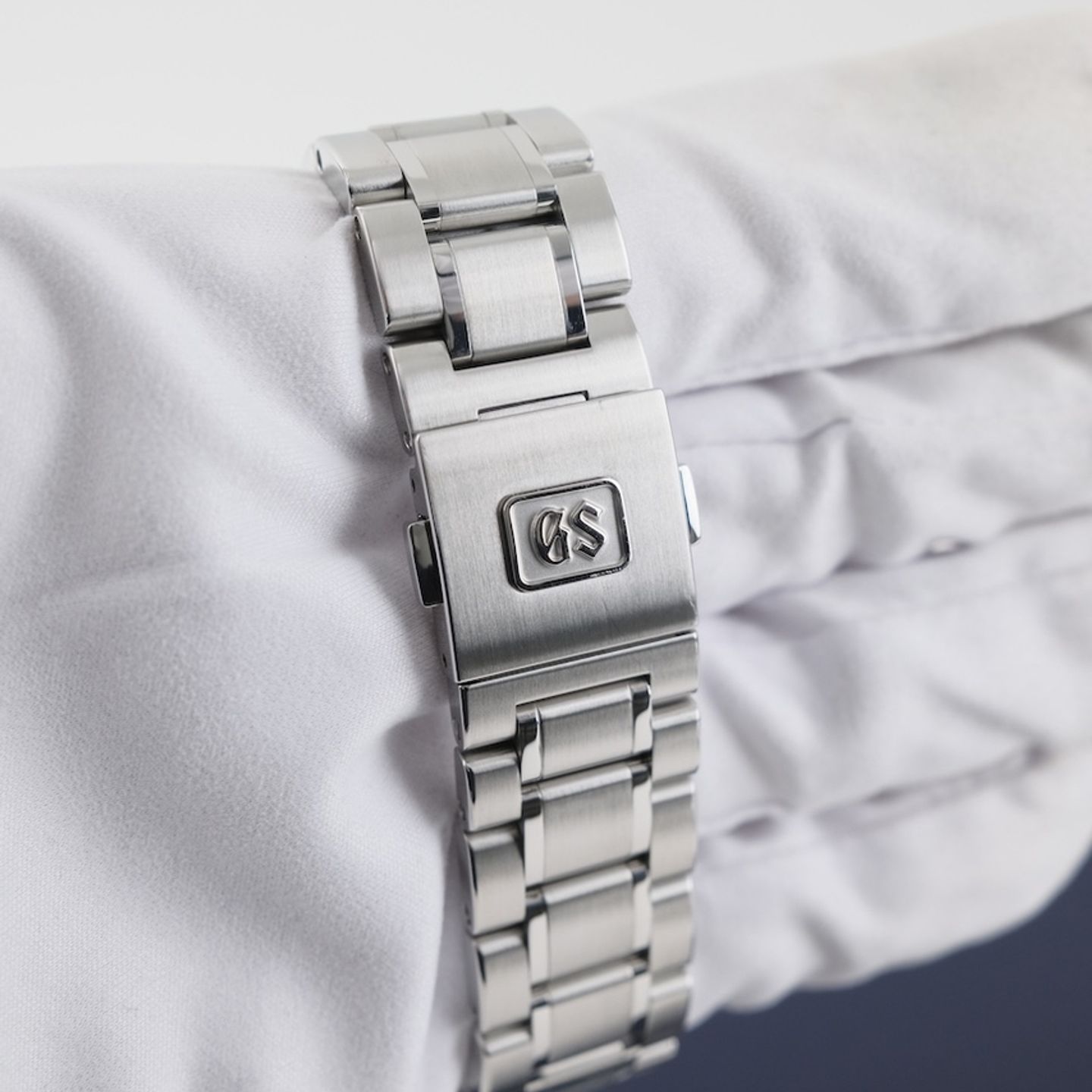 Grand Seiko Heritage Collection SBGR325G (2025) - Blue dial 38 mm Steel case (6/8)