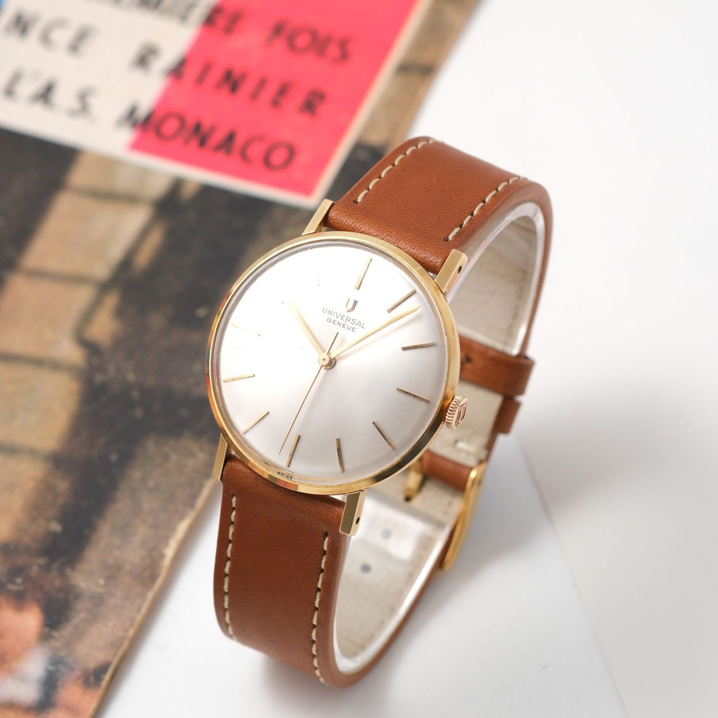 Universal Genève Vintage Unknown (1962) - Silver dial 33 mm Yellow Gold case (3/8)