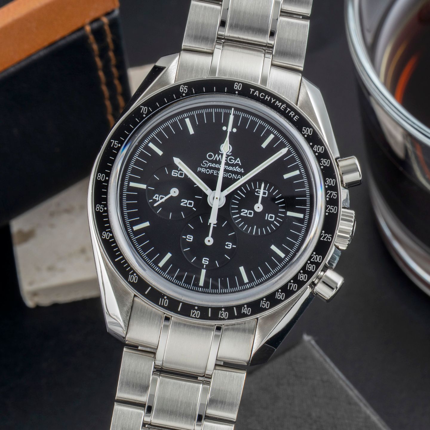 Omega Speedmaster Professional Moonwatch 311.30.42.30.01.006 (2018) - Black dial 42 mm Steel case (3/8)