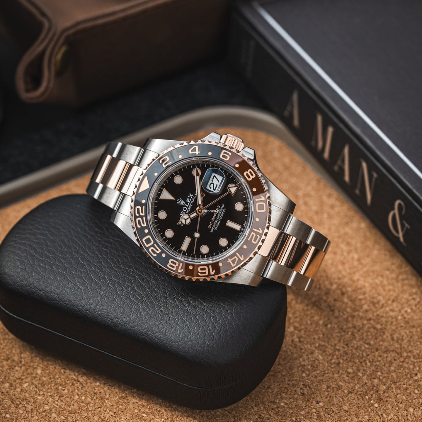 Rolex GMT-Master II 126711CHNR (2024) - Black dial 40 mm Gold/Steel case (1/8)