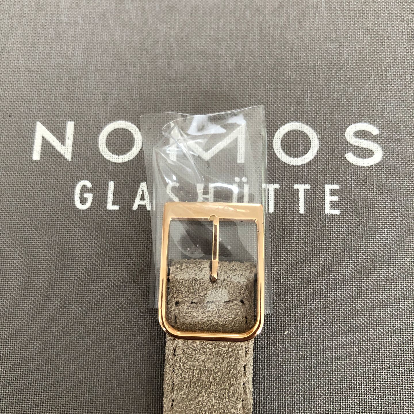 NOMOS Metro 1170 (2022) - White dial 33 mm Rose Gold case (4/8)