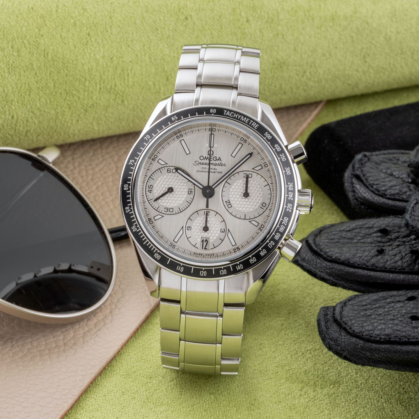 Omega Speedmaster Racing 326.30.40.50.02.001 (Unknown (random serial)) - Silver dial 40 mm Steel case (1/8)