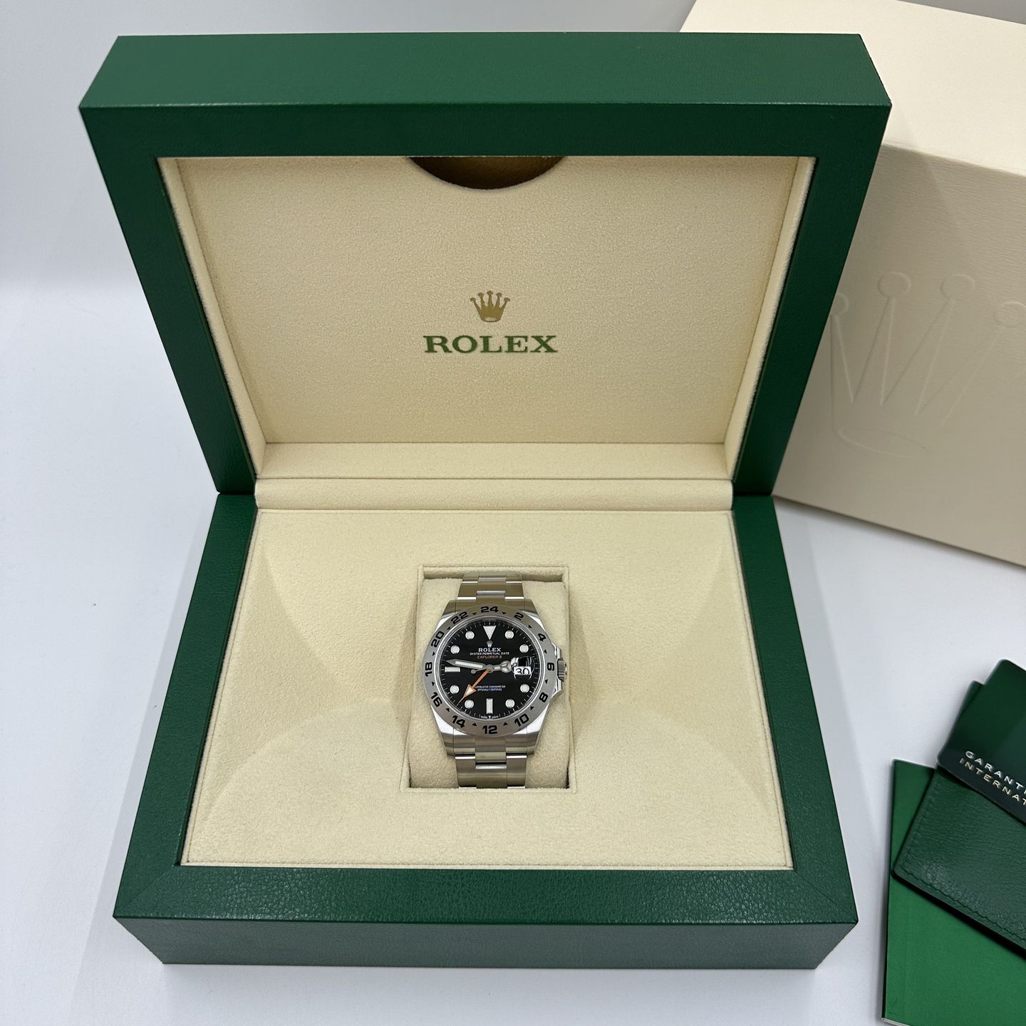 Rolex Explorer II 226570 (Unknown (random serial)) - Black dial 42 mm Steel case (3/8)