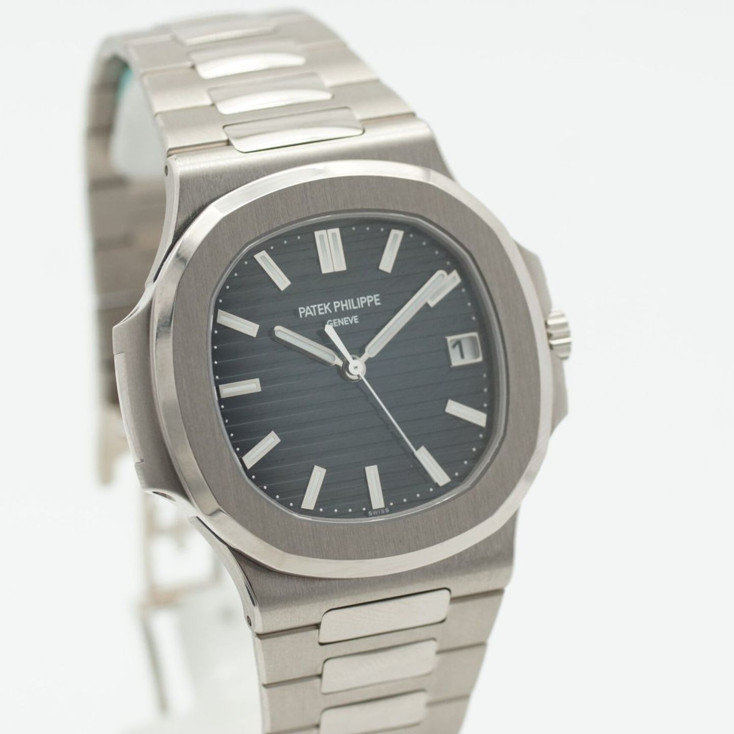 Patek Philippe Nautilus 5811 (2024) - Blue dial 41 mm White Gold case (5/8)