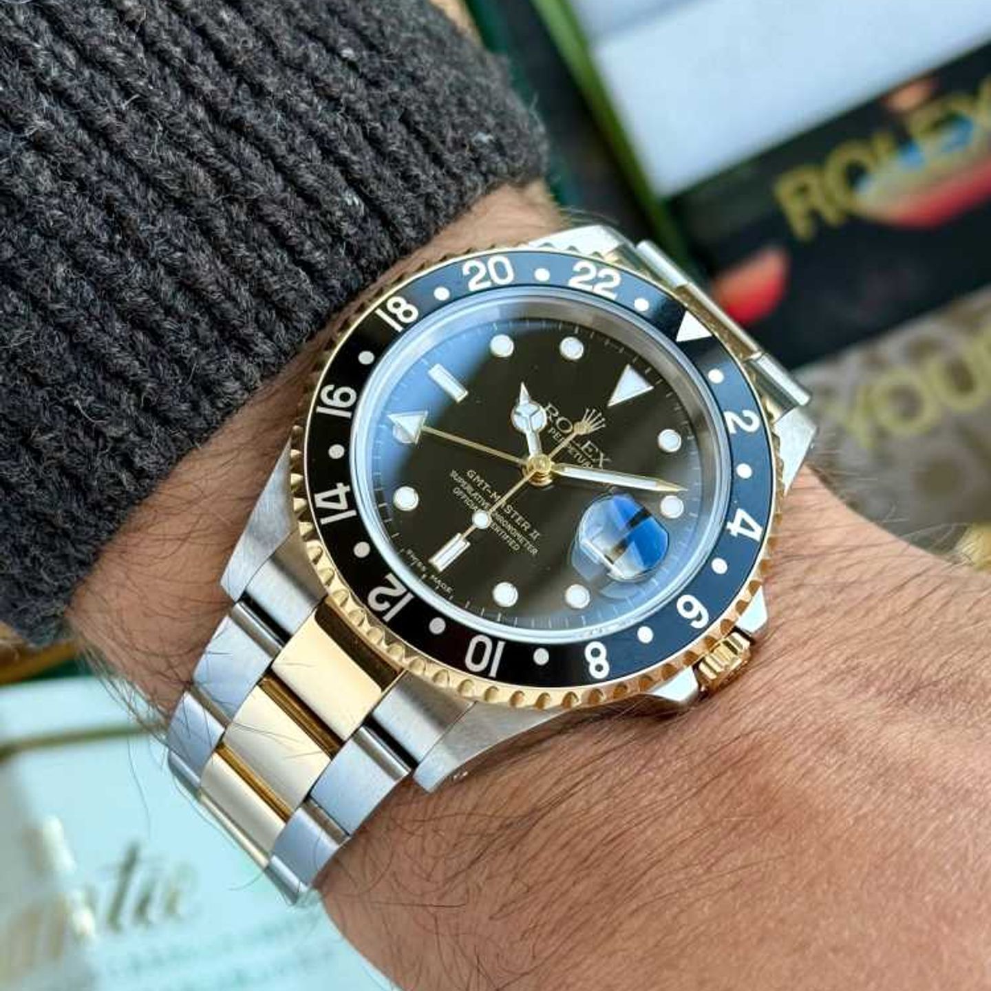 Rolex GMT-Master II 16713 (1999) - Zwart wijzerplaat 40mm Goud/Staal (2/8)