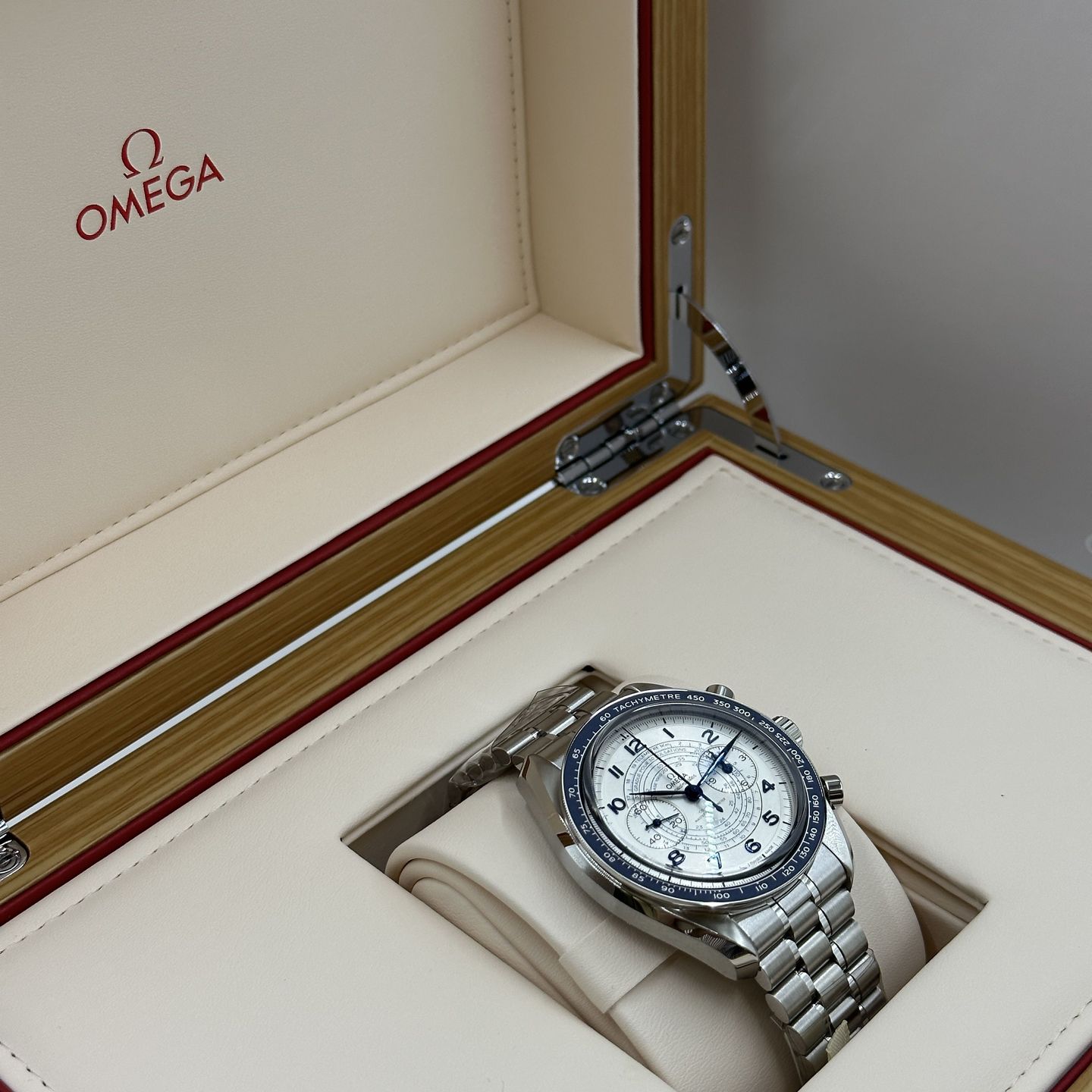 Omega Speedmaster 329.30.43.51.02.001 (2022) - Silver dial 43 mm Steel case (3/8)