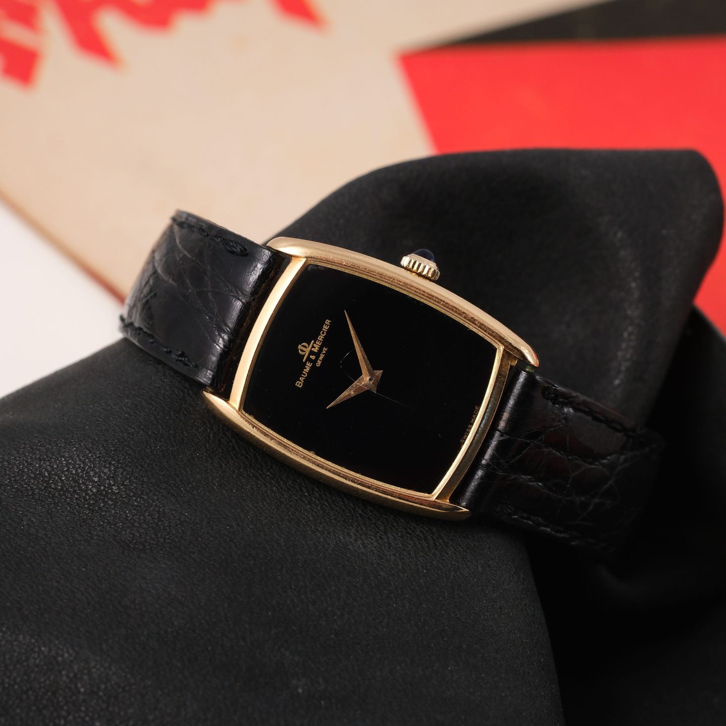 Baume & Mercier Vintage 37061 (1970) - Black dial 28 mm Yellow Gold case (2/8)