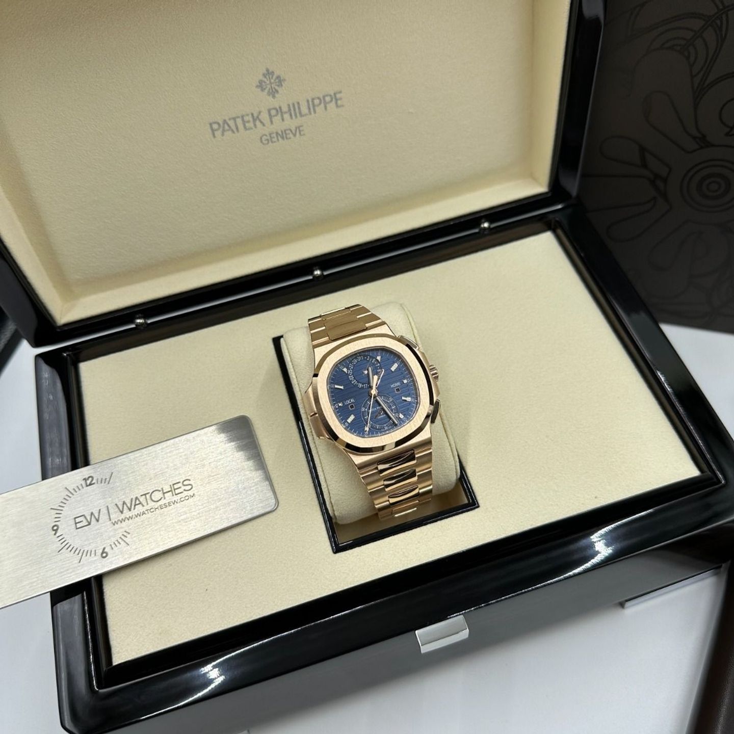 Patek Philippe Nautilus 5990/1R-001 (2024) - Blue dial 40 mm Rose Gold case (4/8)