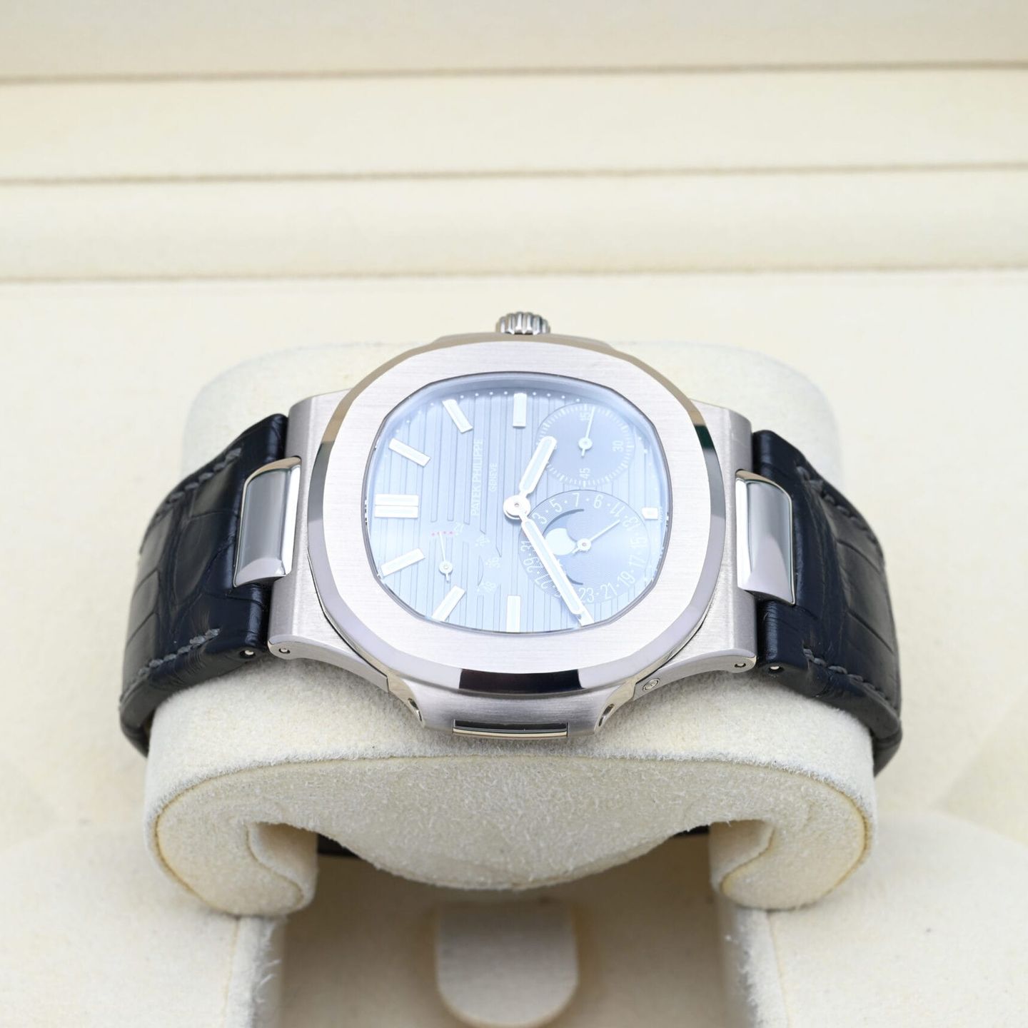 Patek Philippe Nautilus 5712G (2019) - Grijs wijzerplaat 40mm Witgoud (3/7)