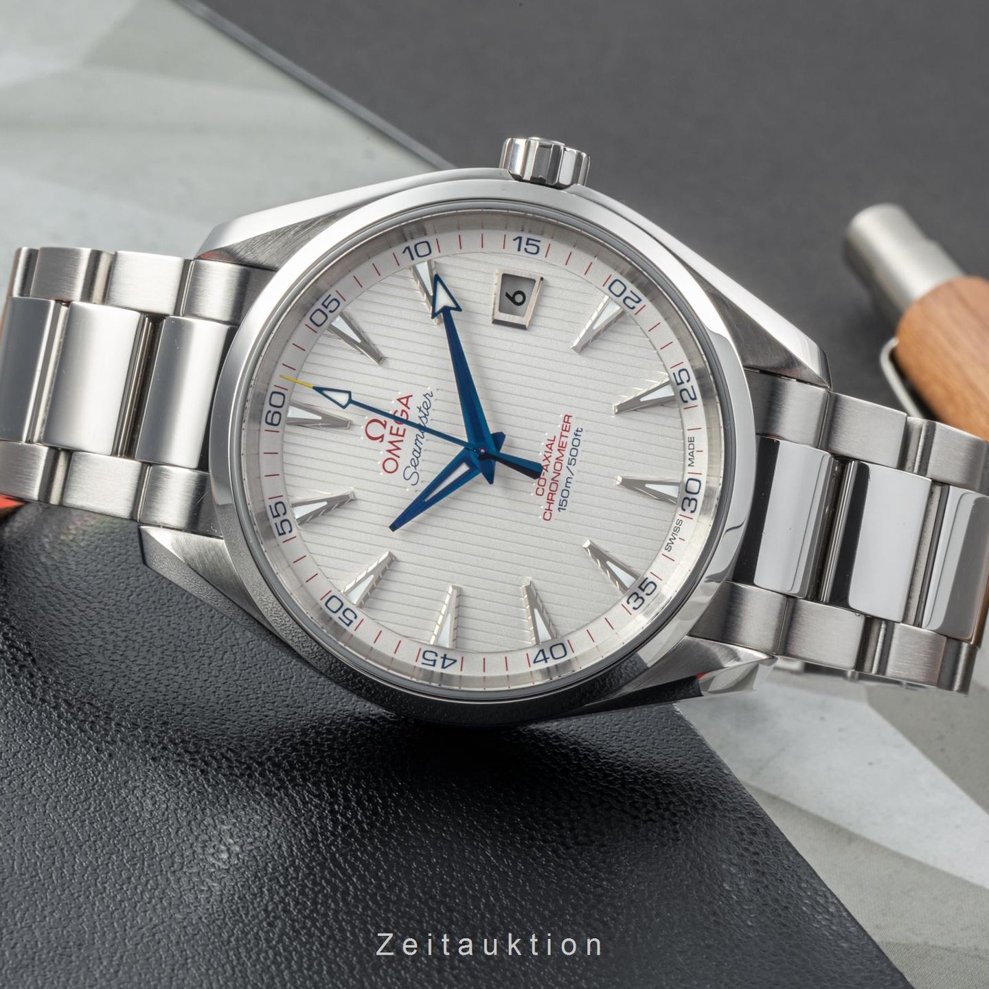 Omega Seamaster 231.10.42.21.02.002 (2013) - Silver dial 41 mm Steel case (3/8)