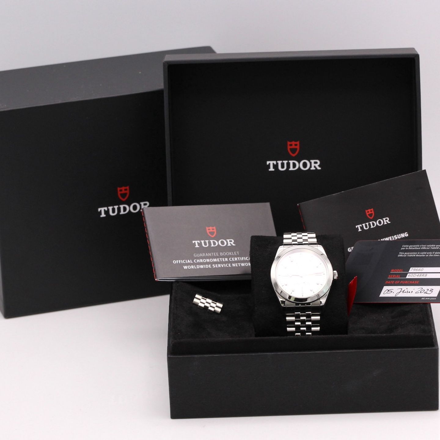 Tudor Black Bay 79660 (2023) - Champagne dial 39 mm Steel case (2/8)
