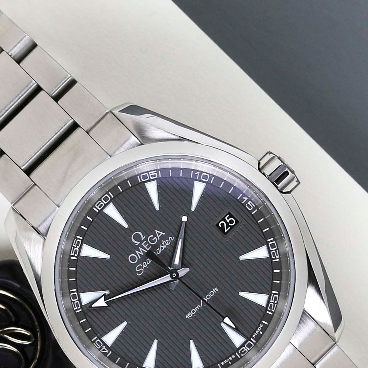 Omega Seamaster Aqua Terra 231.10.39.60.06.001 (2014) - Grey dial 39 mm Steel case (3/8)