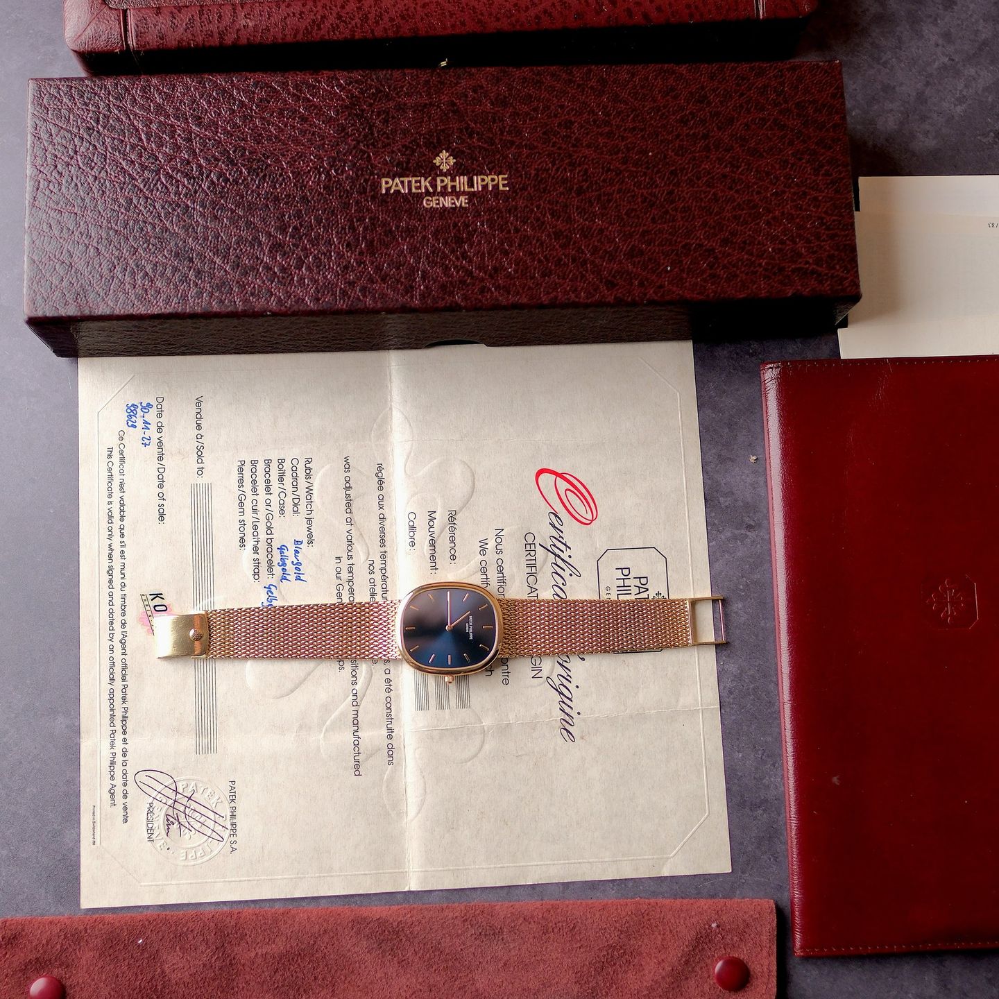 Patek Philippe Golden Ellipse 3738 (Onbekend (willekeurig serienummer)) - Blauw wijzerplaat 31mm Geelgoud (2/8)