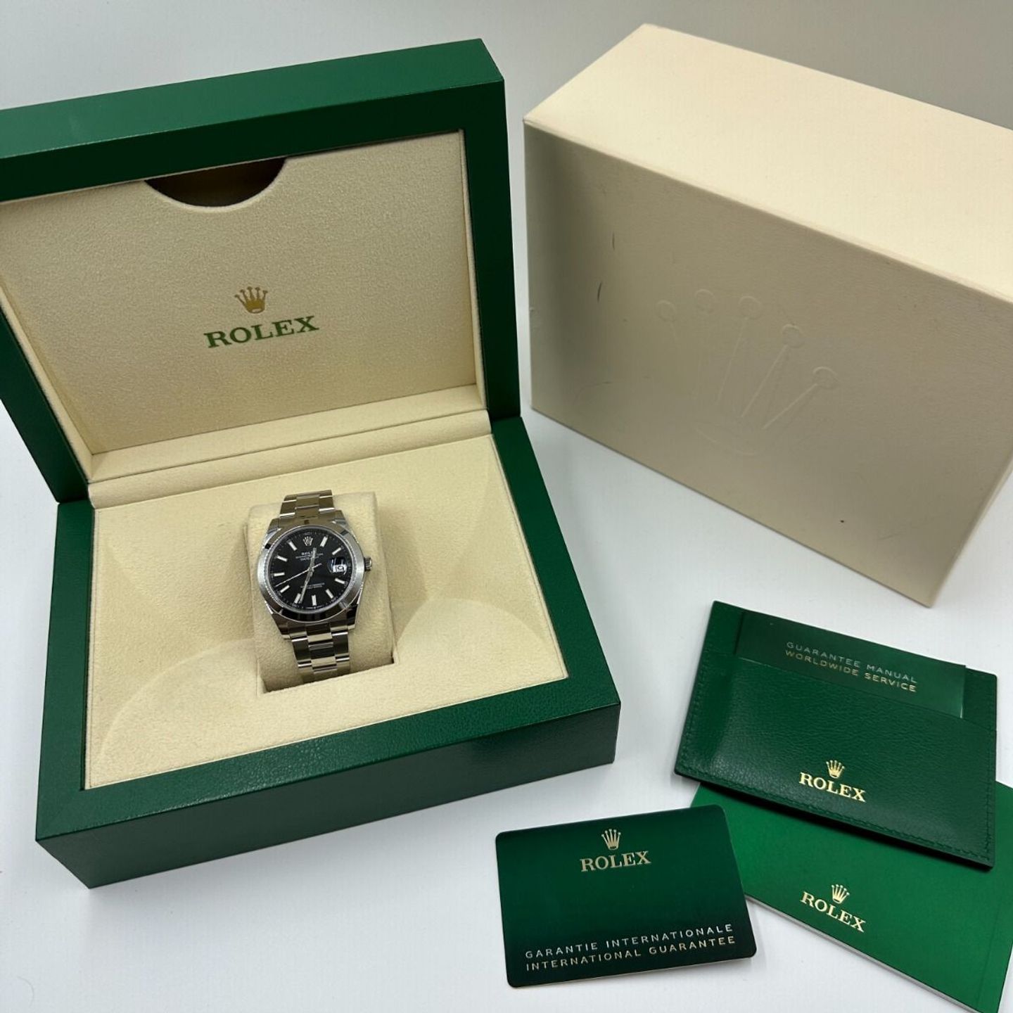 Rolex Datejust 41 126300 (2023) - Zwart wijzerplaat 41mm Staal (2/8)