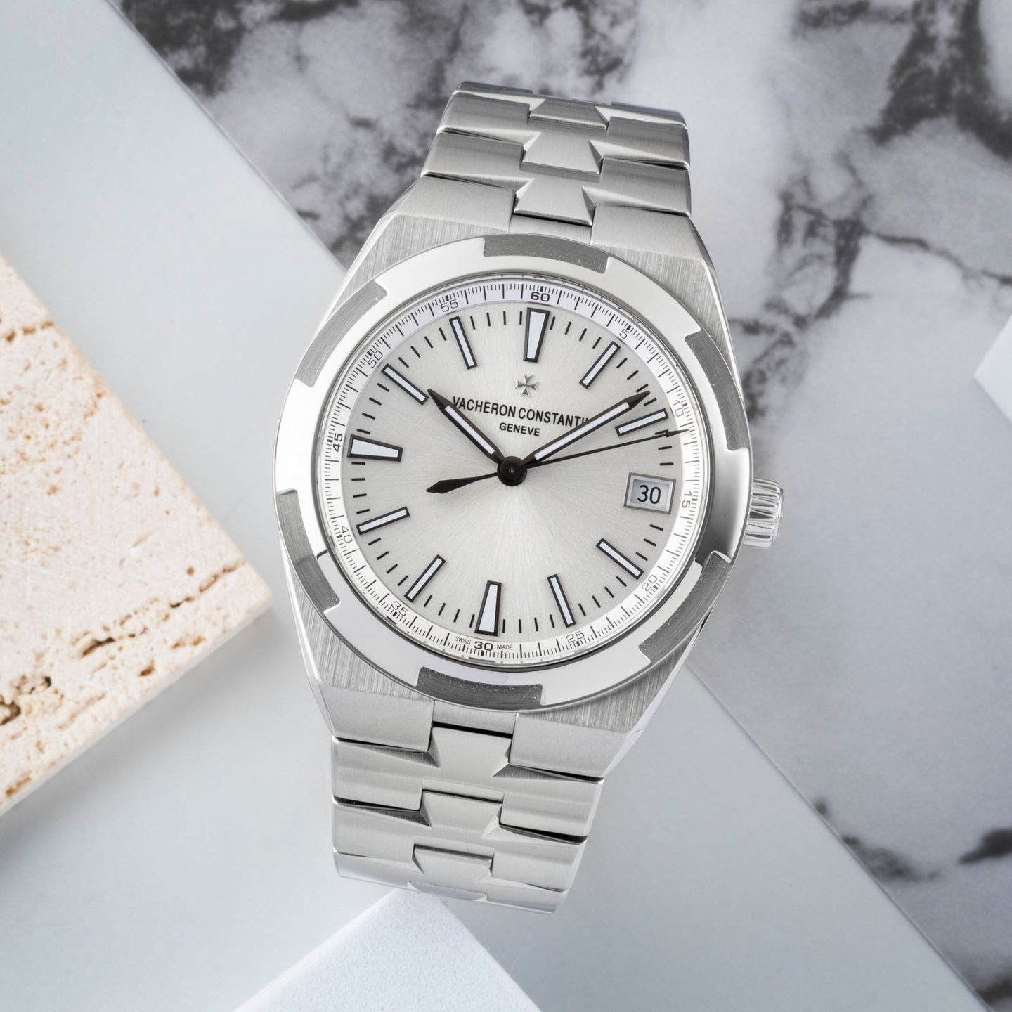 Vacheron Constantin Overseas 4500V/110A-B126 (Unknown (random serial)) - Silver dial 42 mm Steel case (1/8)