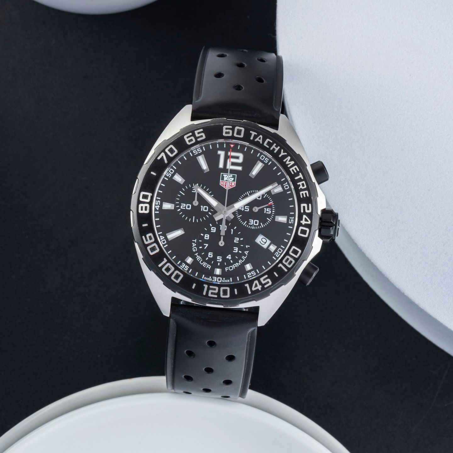 TAG Heuer Formula 1 Quartz CAZ1110.FT8023 (Unknown (random serial)) - Black dial 41 mm Steel case (1/8)