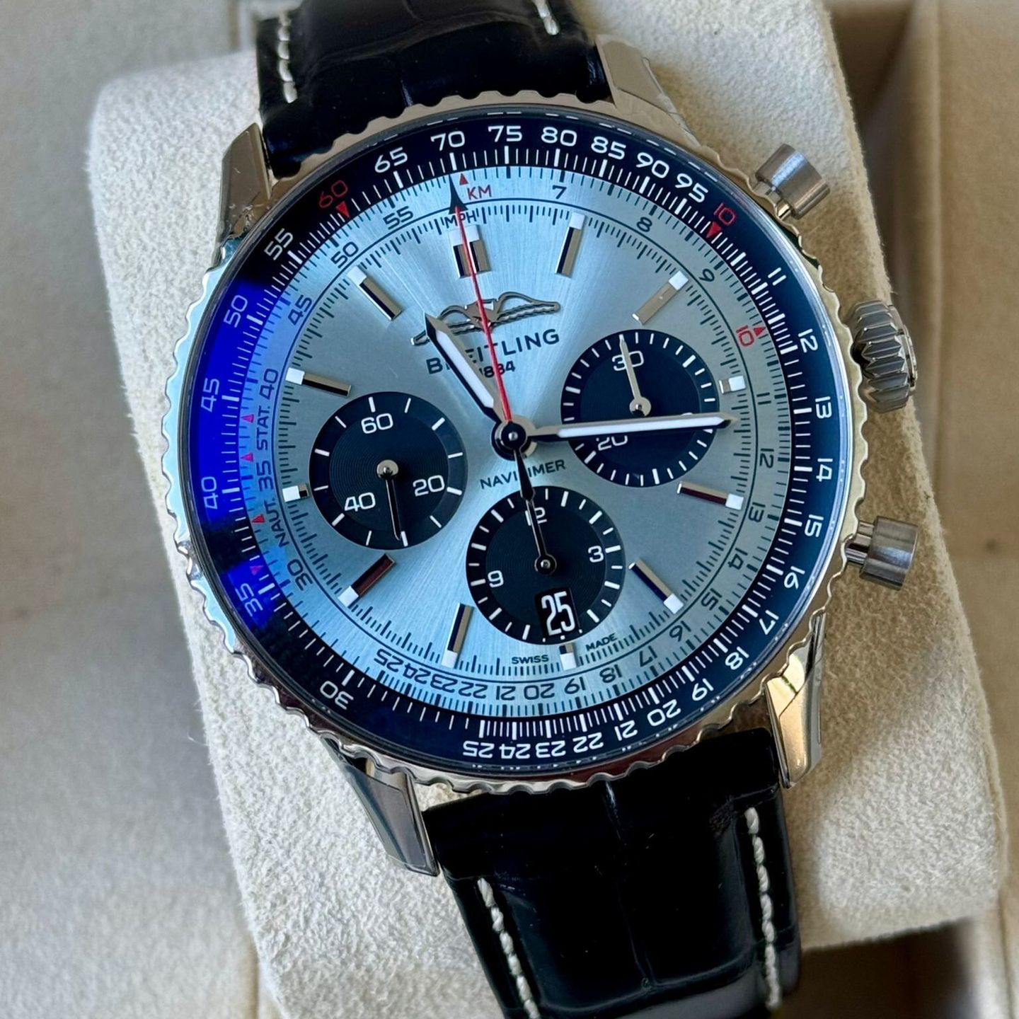 Breitling Navitimer 1 B01 Chronograph AB0138241C1P1 (2024) - Blauw wijzerplaat 43mm Staal (1/7)