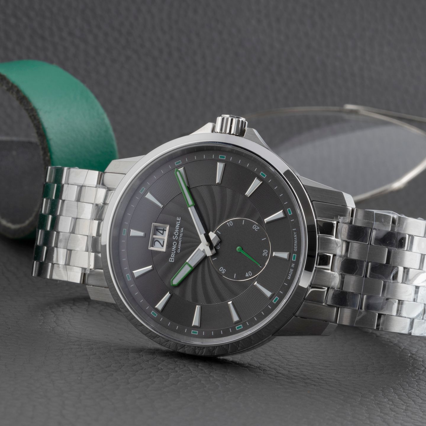 Bruno Söhnle Devi 17-13158-842 (2025) - Grey dial 43 mm Steel case (2/8)