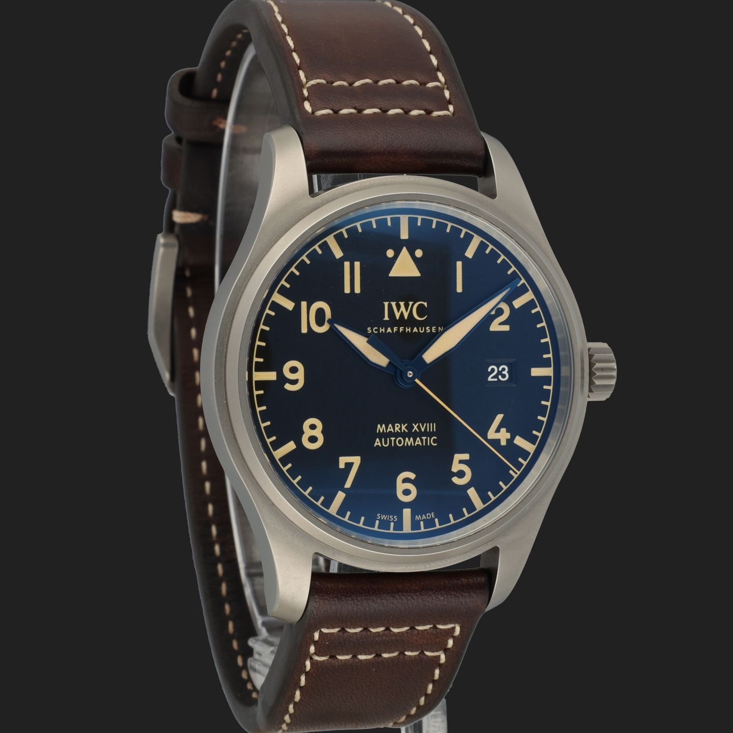 IWC Pilot Mark IW327006 (2020) - Black dial 40 mm Titanium case (4/8)