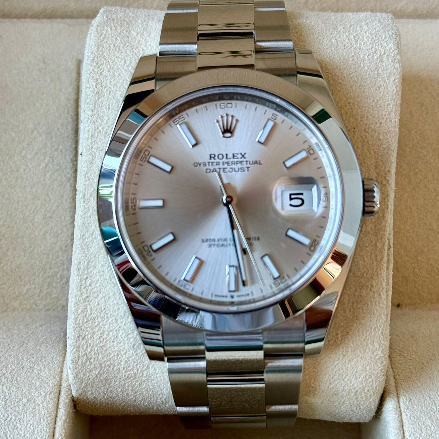 Rolex Datejust 41 126300 (2024) - Silver dial 41 mm Steel case (2/7)