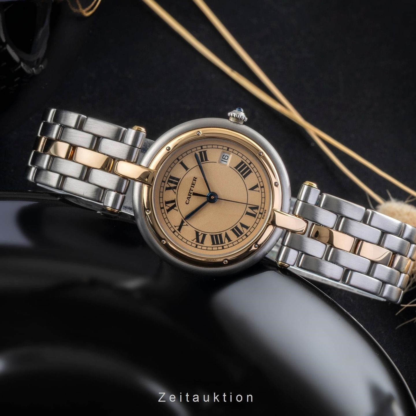 Cartier Cougar 183964 (1990) - Champagne wijzerplaat 30mm Goud/Staal (2/8)