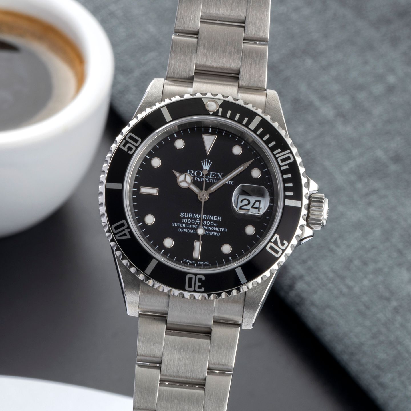 Rolex Submariner Date 16610T (Unknown (random serial)) - Black dial 40 mm Steel case (3/8)