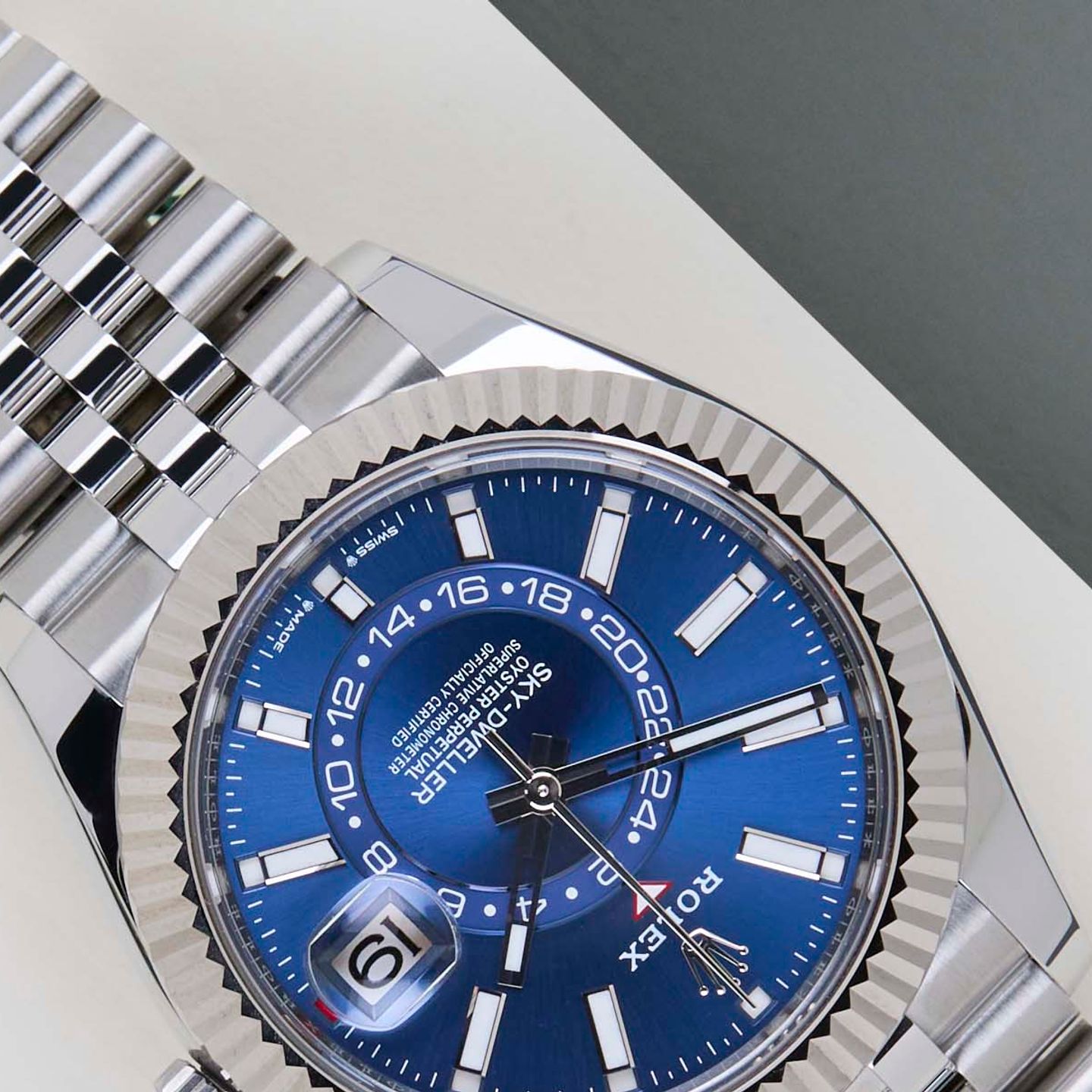 Rolex Sky-Dweller 336934 (2025) - 42 mm Gold/Steel case (4/8)