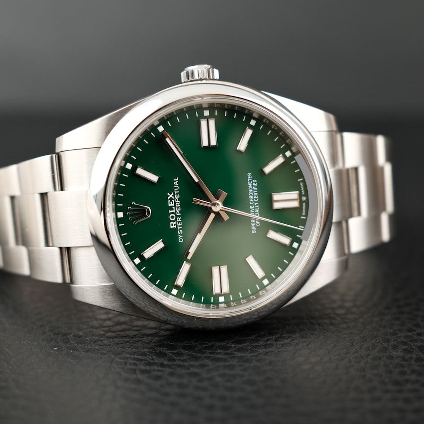 Rolex Oyster Perpetual 41 124300 (2021) - Green dial 41 mm Steel case (2/8)