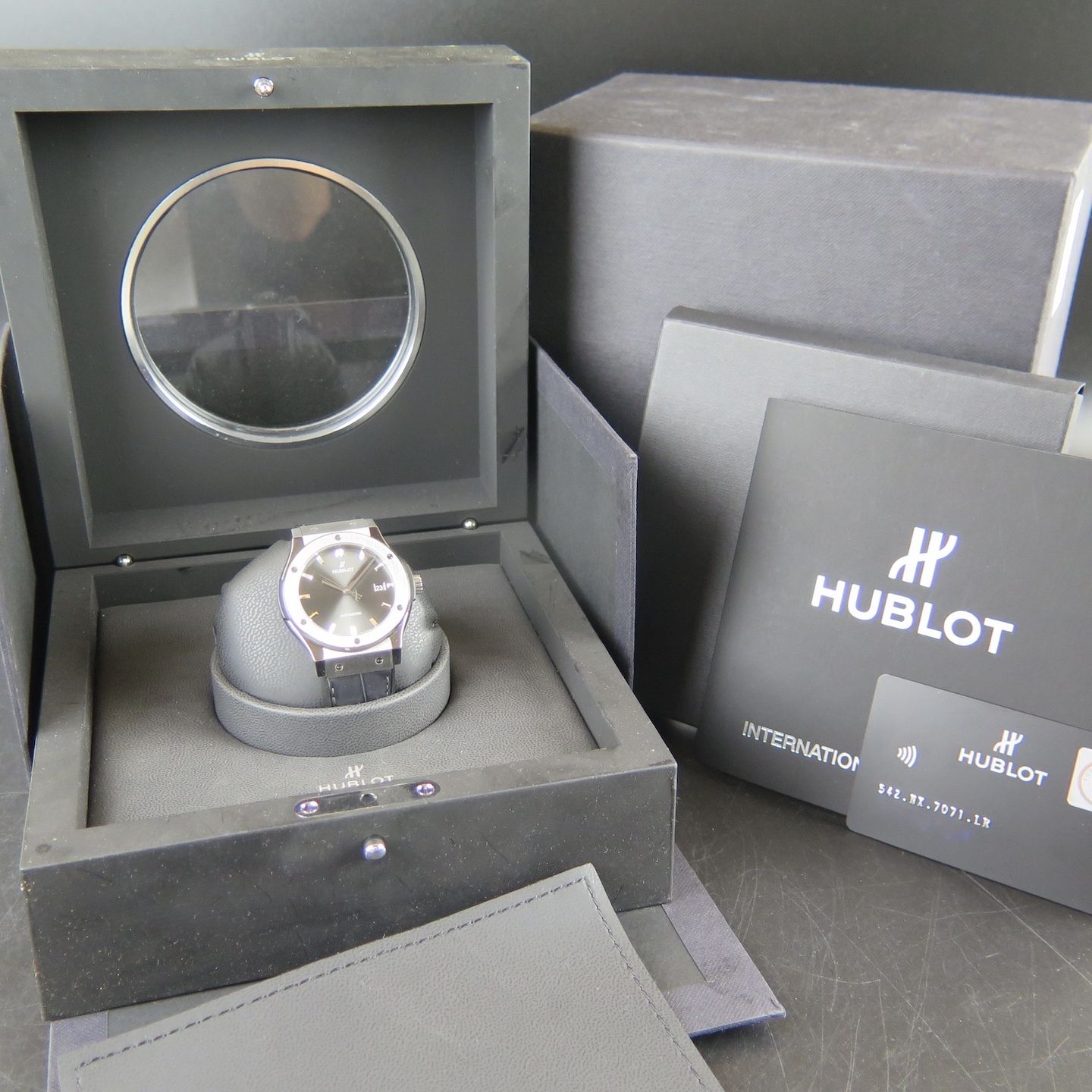 Hublot Classic Fusion 542.NX.7071.LR (2018) - Grijs wijzerplaat 42mm Titanium (6/6)