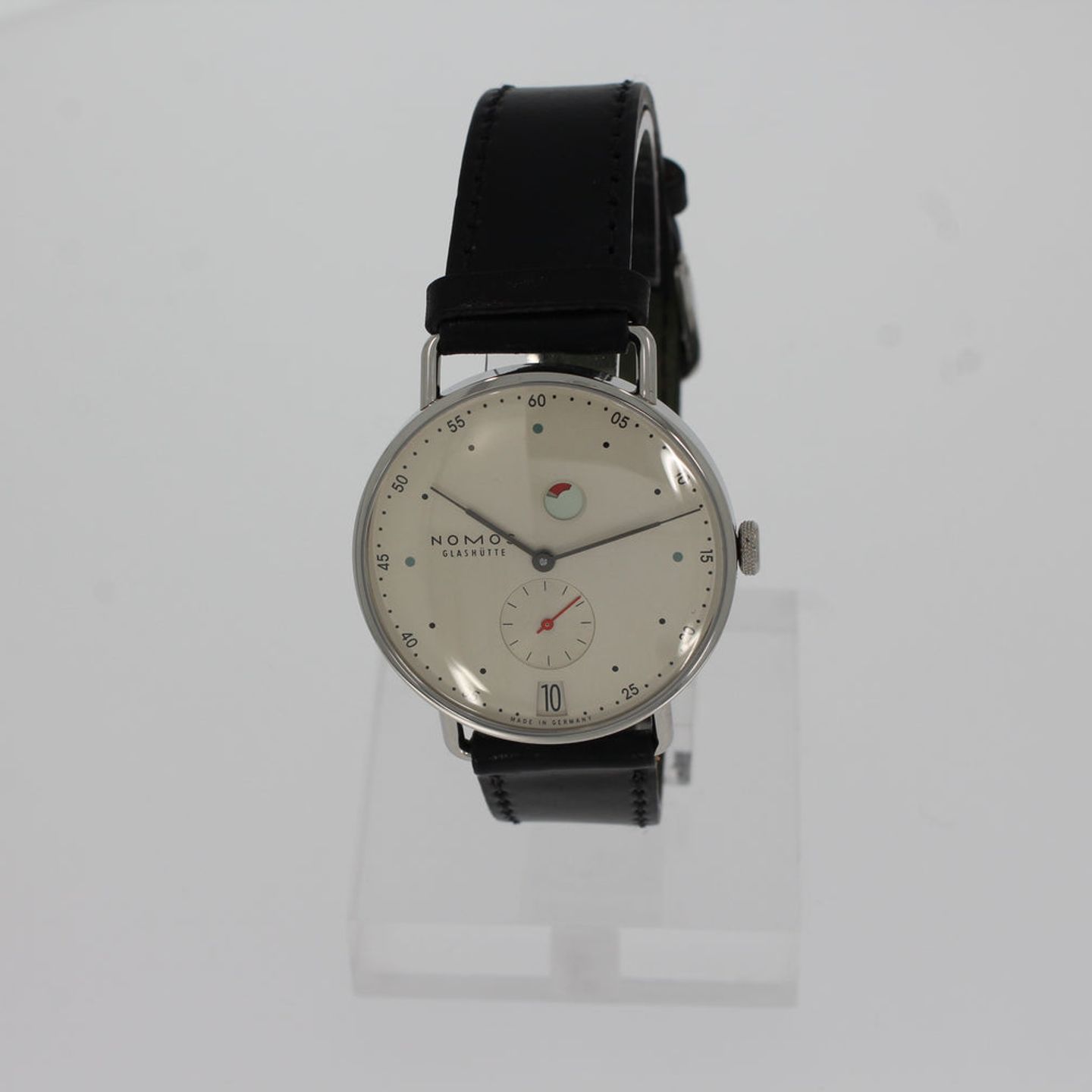 NOMOS Metro Datum Gangreserve 1101 - (1/4)