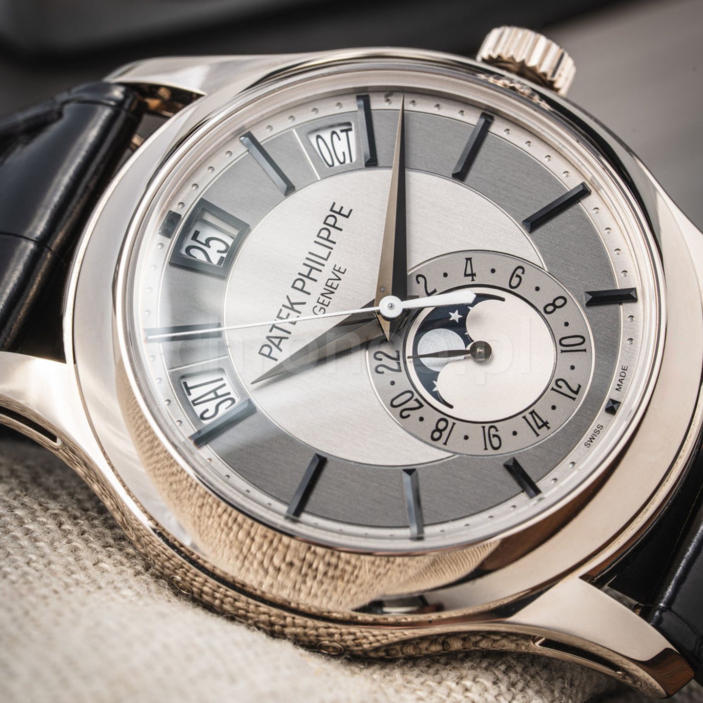 Patek Philippe Annual Calendar 5205 - (2/8)