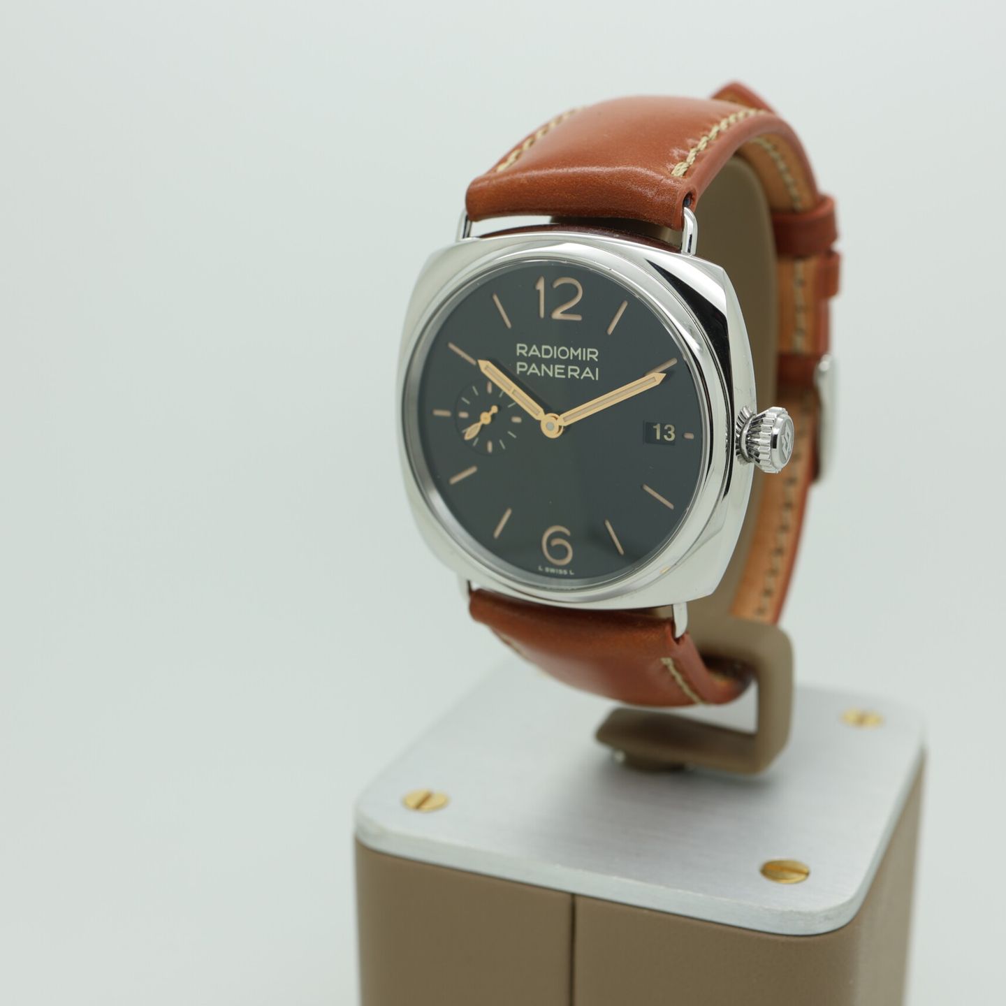 Panerai Radiomir PAM01572 (2024) - Black dial 40 mm Steel case (1/8)